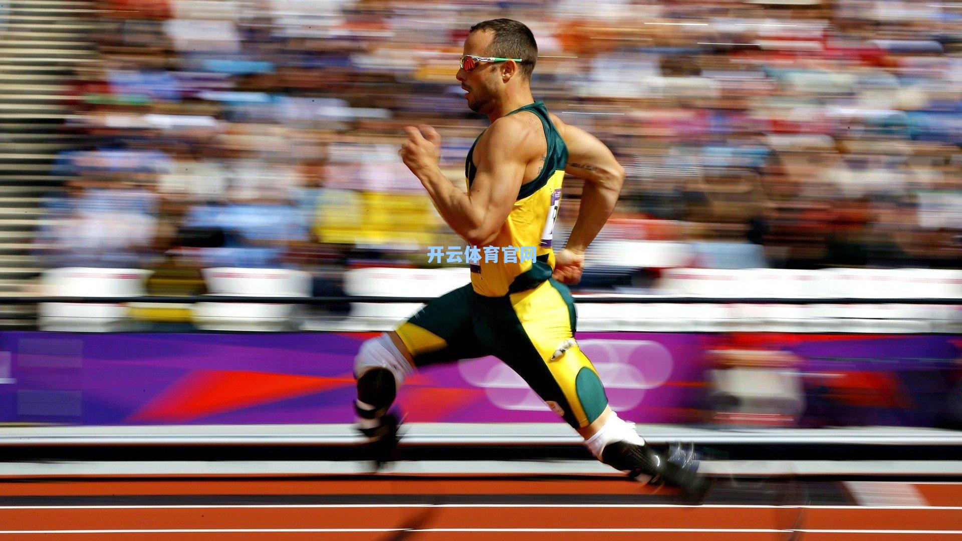 山东泰山队举行球迷开放日 百名忠实拥趸训练场边齐声助威