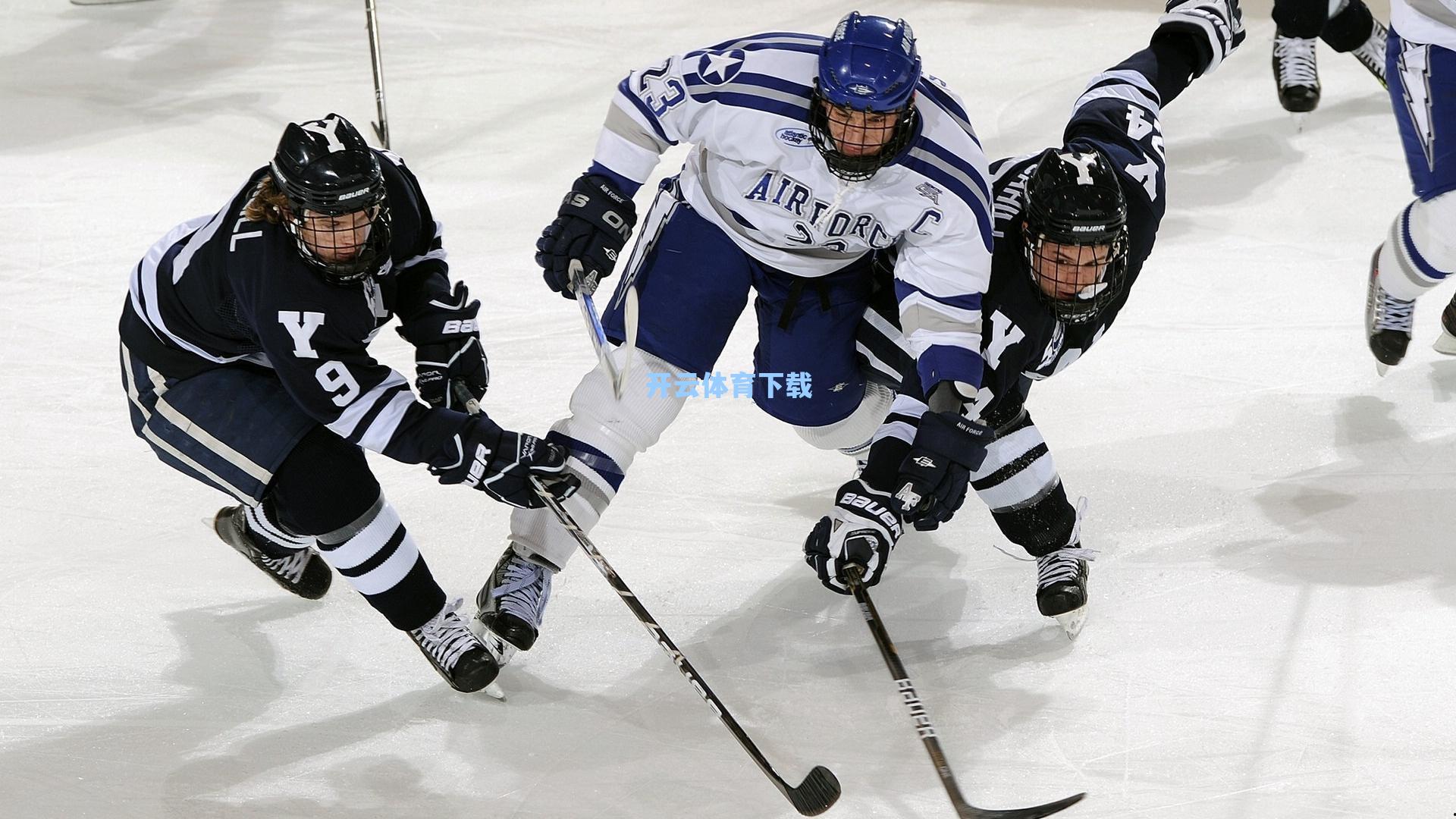 詹姆斯社交媒体引爆热议！转发二月最佳球员海报展激动心情